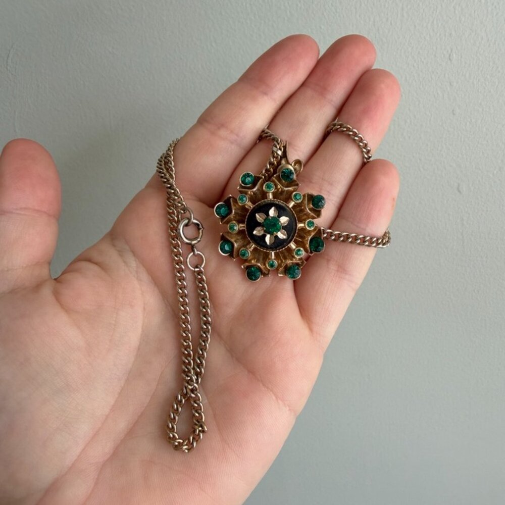 2/$40 🌸 Vintage Stunning Coro Emerald Green Rhinestone Flower Necklace